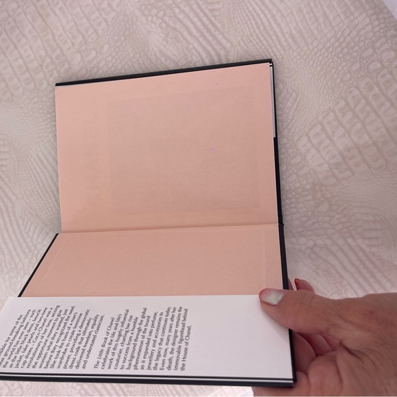 Authentic The little Book of Chanel New No Tags - Picture 2 of 2